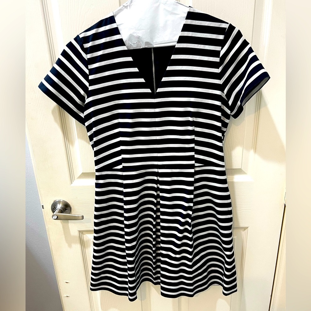 Gap navy blue and white dress. Size 10.